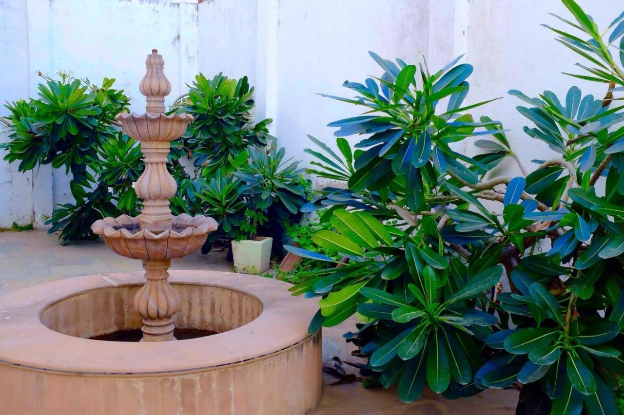 Hibiscus Hotel Udaipur Exterior foto