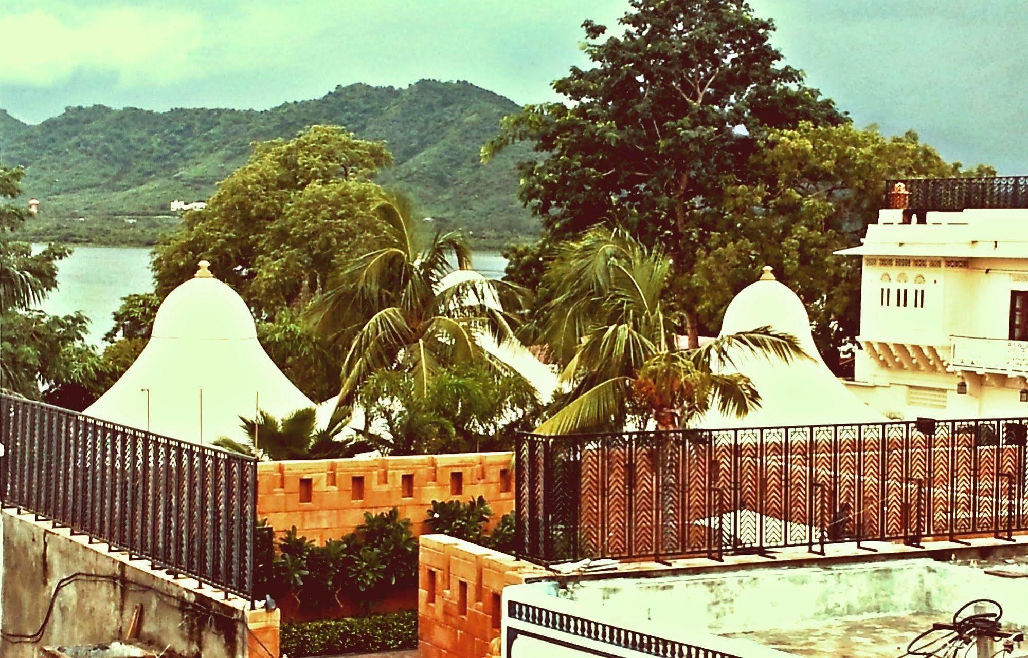 Hibiscus Hotel Udaipur Exterior foto