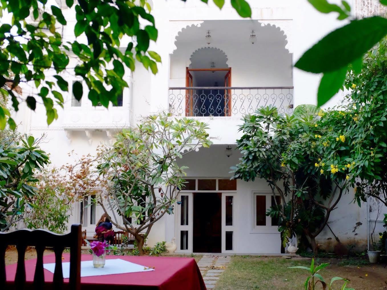 Hibiscus Hotel Udaipur Exterior foto